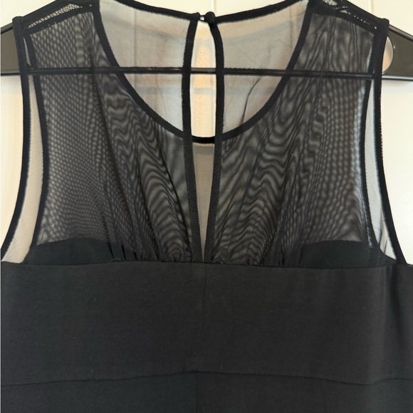 Chic black shift dress with beaded detail and netting - by Donna Ricco. Size 10 - Picture 3 of 7